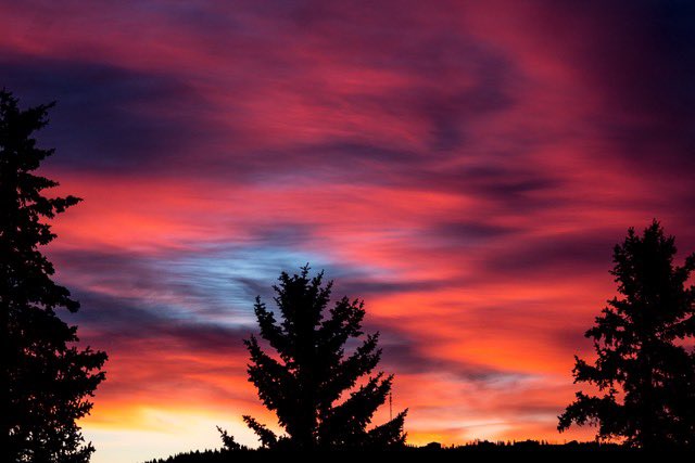 What a good way to start the week with an awesome sunrise over the Big Hill in #cochrane