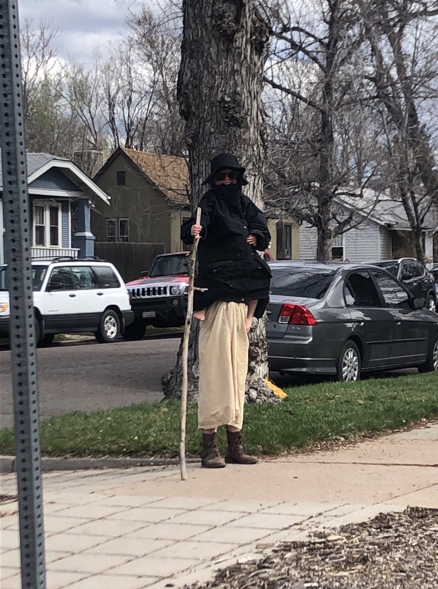 Roysenotes's tweet image. my sister saw two unaccompanied little children in a trench coat giggling amongst themselves yesterday and i am absolutely howling