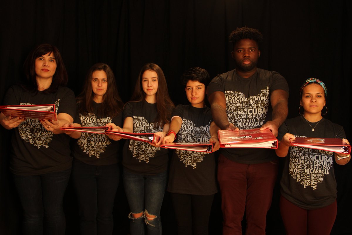 LatineStories's tweet photo. This episode is a bilingual performance piece centered around five oral histories of Latin@s in Ohio and their experience with language. Each of the performers weaves their own experiences with that of the oral history narrators. #OhioHabla #Performancerus
https://t.co/qy3IY1W0qe https://t.co/obDRR7jQgI