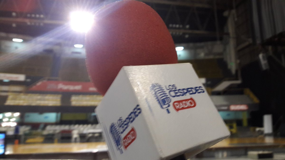 Seba17Rey's tweet photo. Ya en el Palacio Gastón Guelfi, prontos para el partido que comenzará 21:15hs entre Nacional y Aguada. 20:45 la previa a cargo de @ComentaristaNa1 y Daniel Cataldo. Por TuneIn https://t.co/EfkeJaFTYi y https://t.co/sgN5GhJHgi. #LaAudicionEnTresColores #LaOtraRadio 🎙🏀 #SeRelata https://t.co/6TTCISD5Ij