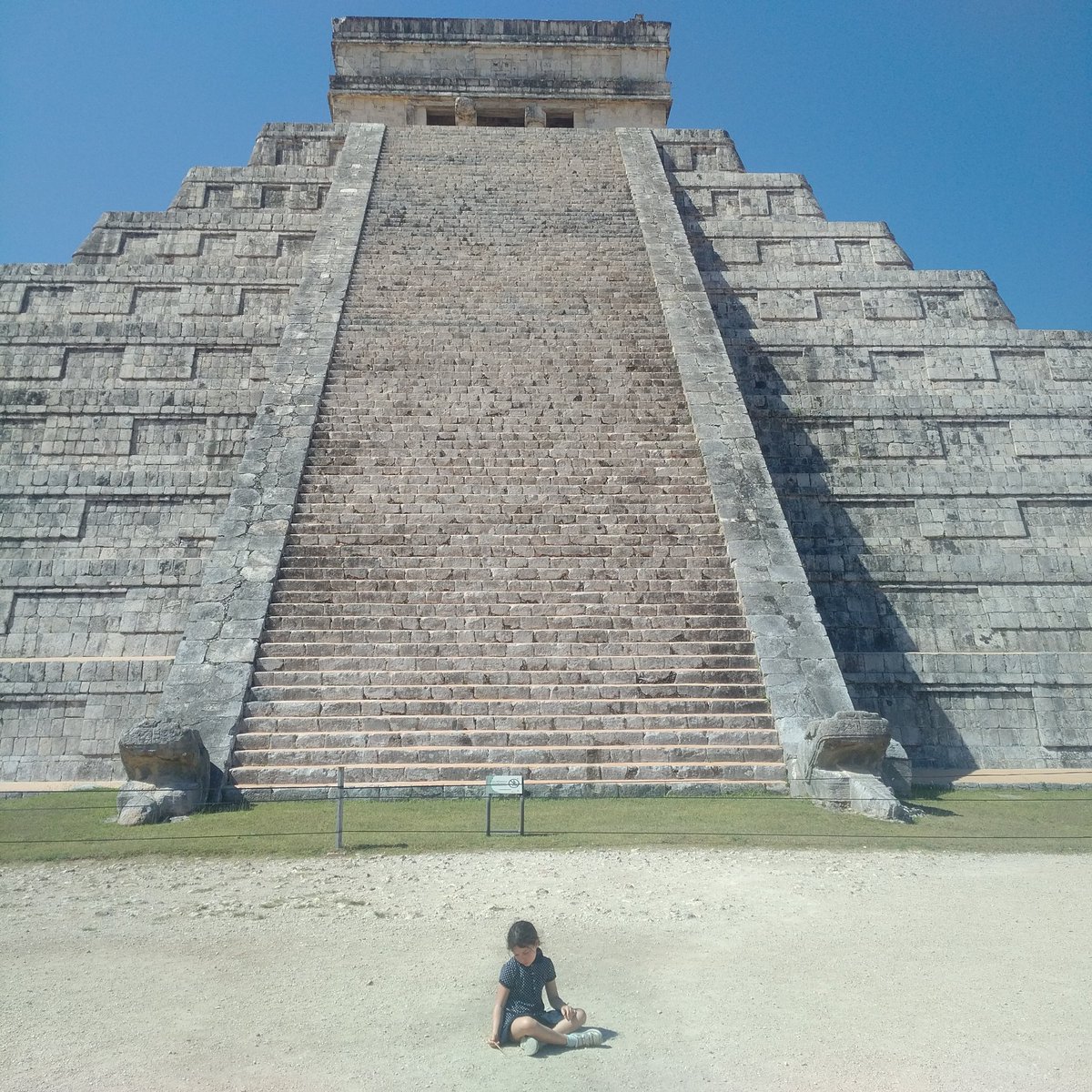 duncan_west's tweet photo. Artistic photo, or a sulking 7 year old who's dad wouldn't buy them a piece of tat for 100 pesos? #chichenitza https://t.co/A7fLMBAaxD
