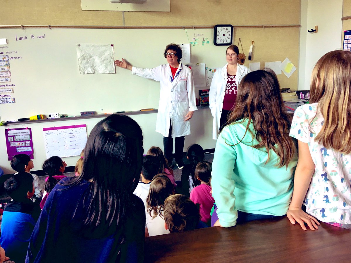 MmeSevie's tweet image. Thanks @scienceworldca for matching us with an amazing scientist (Sophie Lavieri) during our inquiry on Matter! Super hands-on learning. One Ss said « this is the best day in Grade 3 »!!! #swSIS #grade3 @EcoleJQ @Elisabeth_Sones @ScienceWorldTR #vsb39 @bcscta