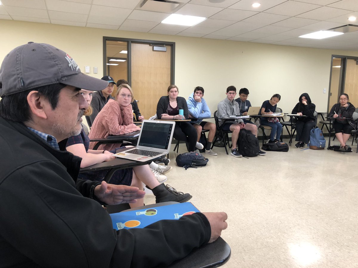 blillehaugen's tweet photo. Today in #Ling101 at @haverfordedu , Dr. Felipe H. Lopez teaching about his work as a Zapotec language activist. @DizhSa #indigenouslanguages #indigenousknowledge #DecolonizeTheClassroom #Zapotec #IYIL2019 https://t.co/nPlJZBJaPu