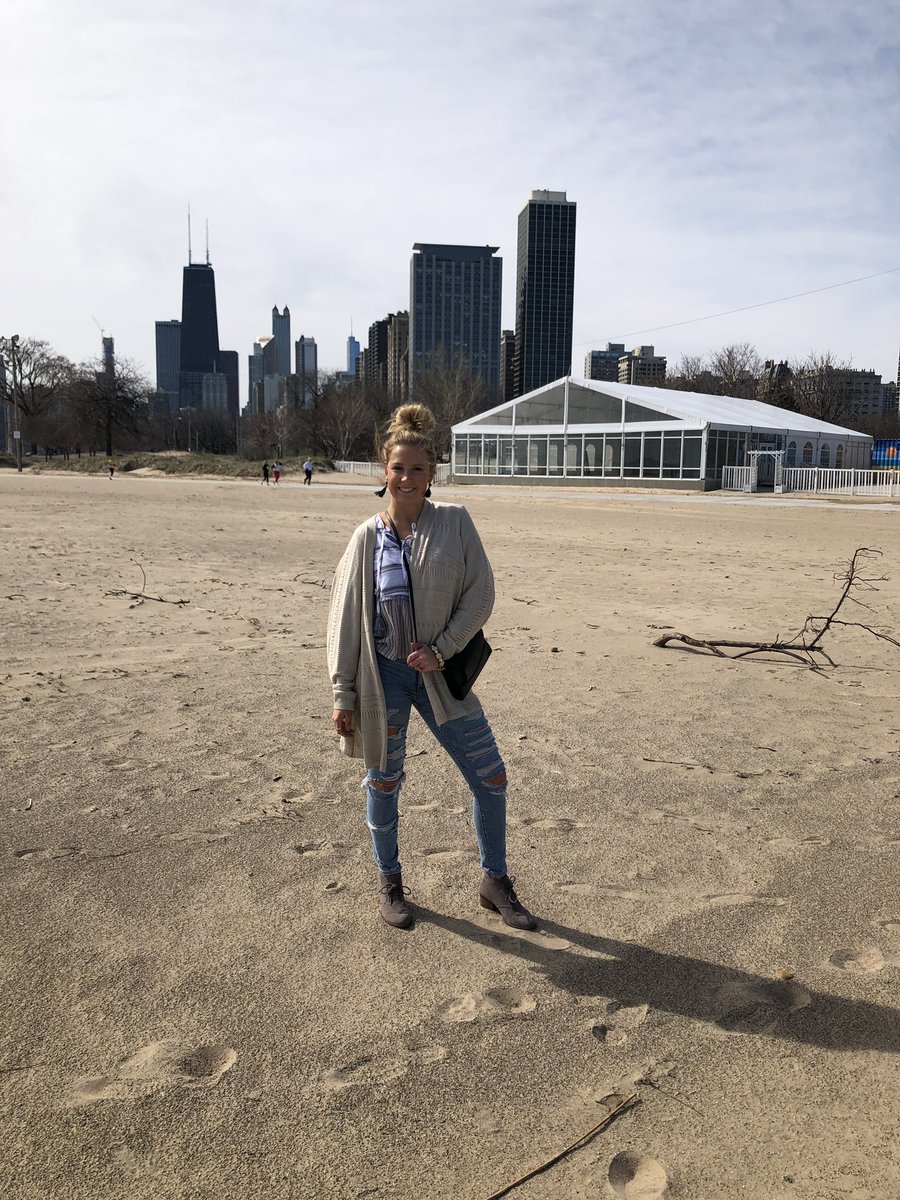 forever_keenzie's tweet photo. Beautiful Chicago with the hubby was full of good food, adventure, and love💕 https://t.co/CHp3JPCchb