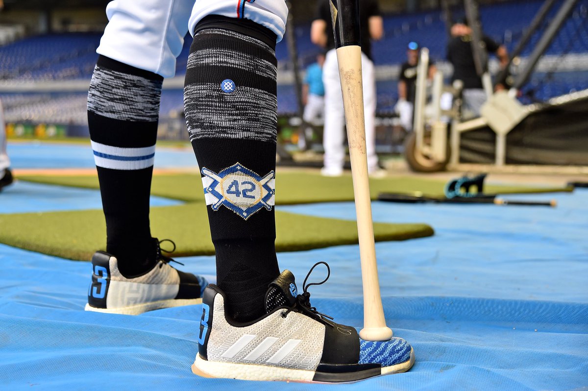Marlins's tweet photo. Showing out for a legend. #Jackie42 https://t.co/i98Ec2rLLX
