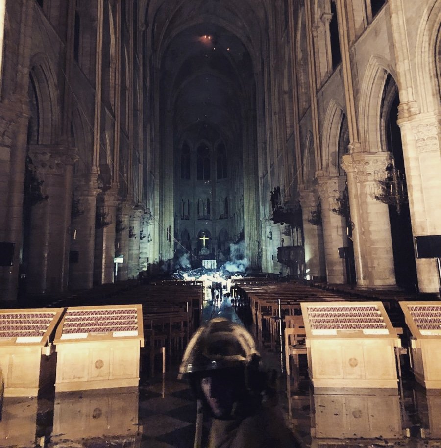egillibert's tweet photo. #NotreDame  une dure à cuire !
Après l'effroi, l'espoir. 
Fier de Notre Dame, toujours debout. https://t.co/SPFj1mLH0H