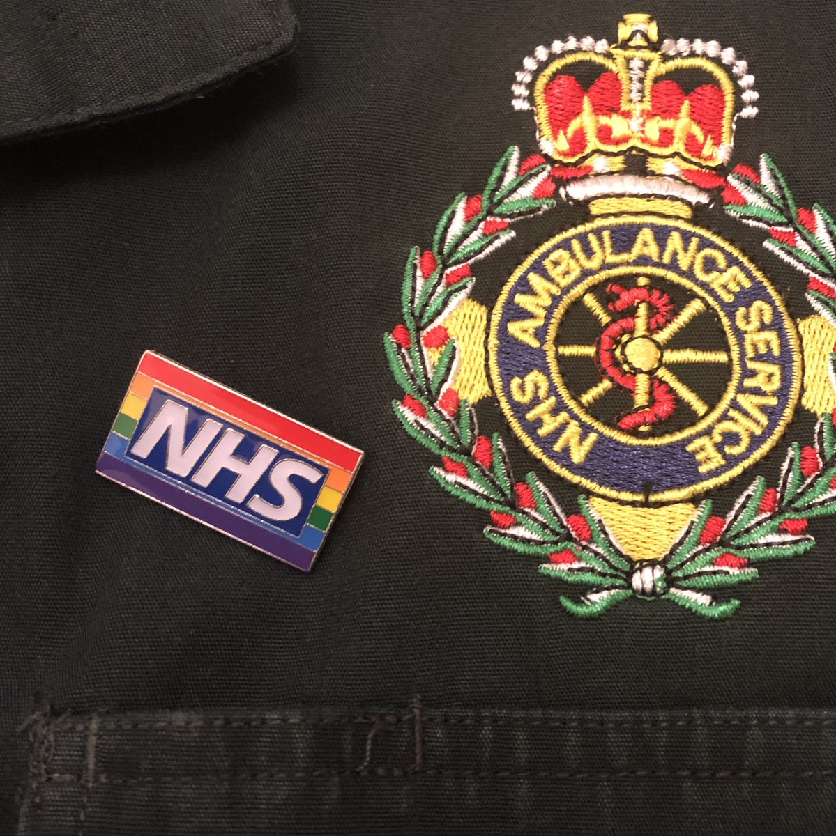 samdharrison's tweet photo. Thank you to the lovely @tracyniks for my #rainbowNHSbadge. 

It shall be worn with pride 💚 #LGBTQI+ 

@RainbowNHSBadge @EEAST_DirCQI @EastEnglandAmb @EEAST_LGBT @Ldn_Ambulance @LAS_LGBT https://t.co/0hCkooTW69