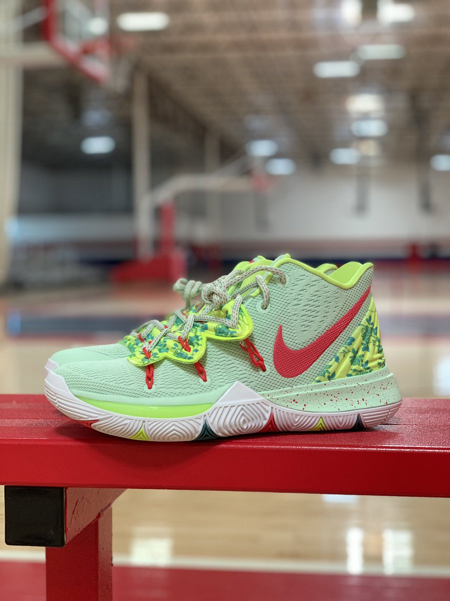 girls kyrie 5