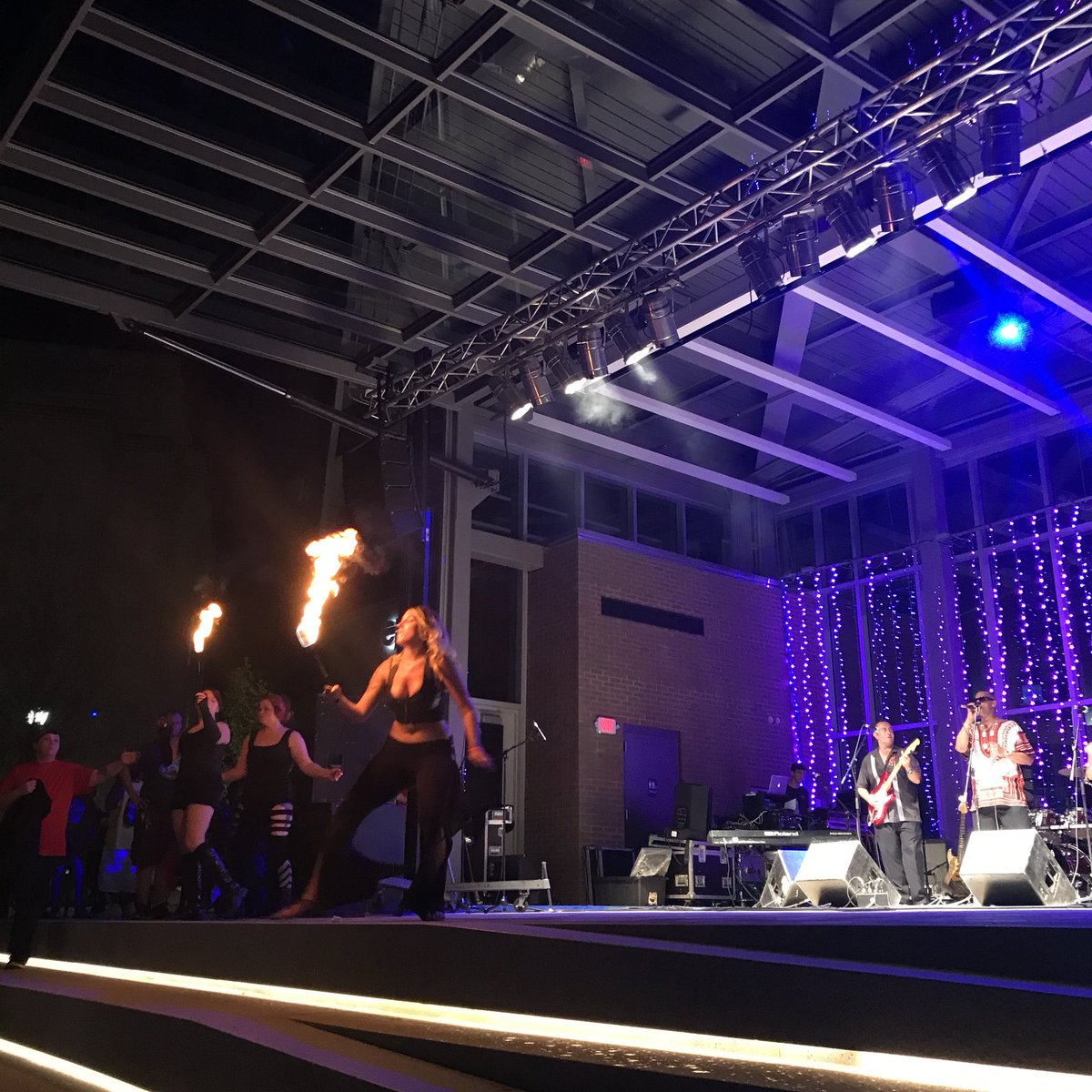 rwalbright's tweet photo. The grand re-opening of @MillerParkCHA brought out hundreds of Chattanoogans to celebrate a space where we can connect, relax, play and create together in the heart of our downtown. #BerkeX6 #CHA https://t.co/3g8NVimNqB