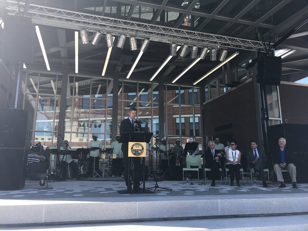 rwalbright's tweet photo. The grand re-opening of @MillerParkCHA brought out hundreds of Chattanoogans to celebrate a space where we can connect, relax, play and create together in the heart of our downtown. #BerkeX6 #CHA https://t.co/3g8NVimNqB