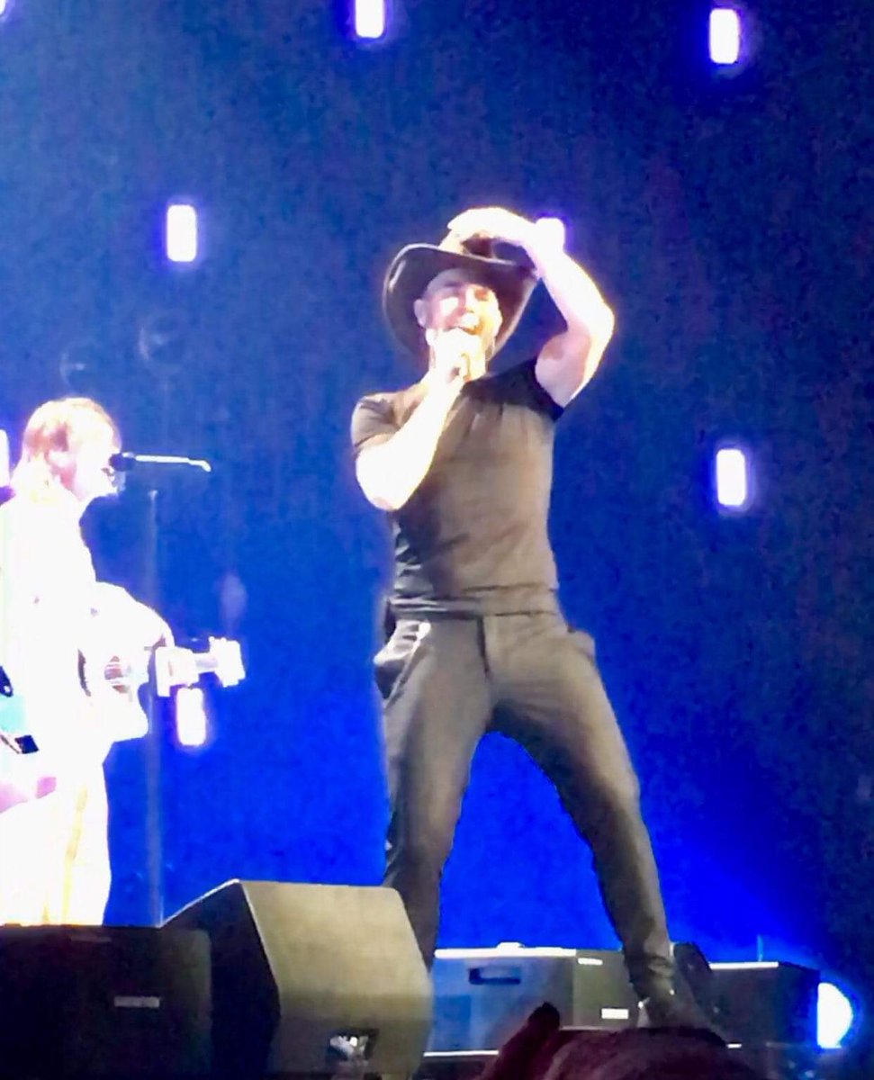 Normsi2's tweet photo. @GaryBarlow #HowdyCowboy 🤠
Credit @TT_number1 https://t.co/M6tj8SdVaC