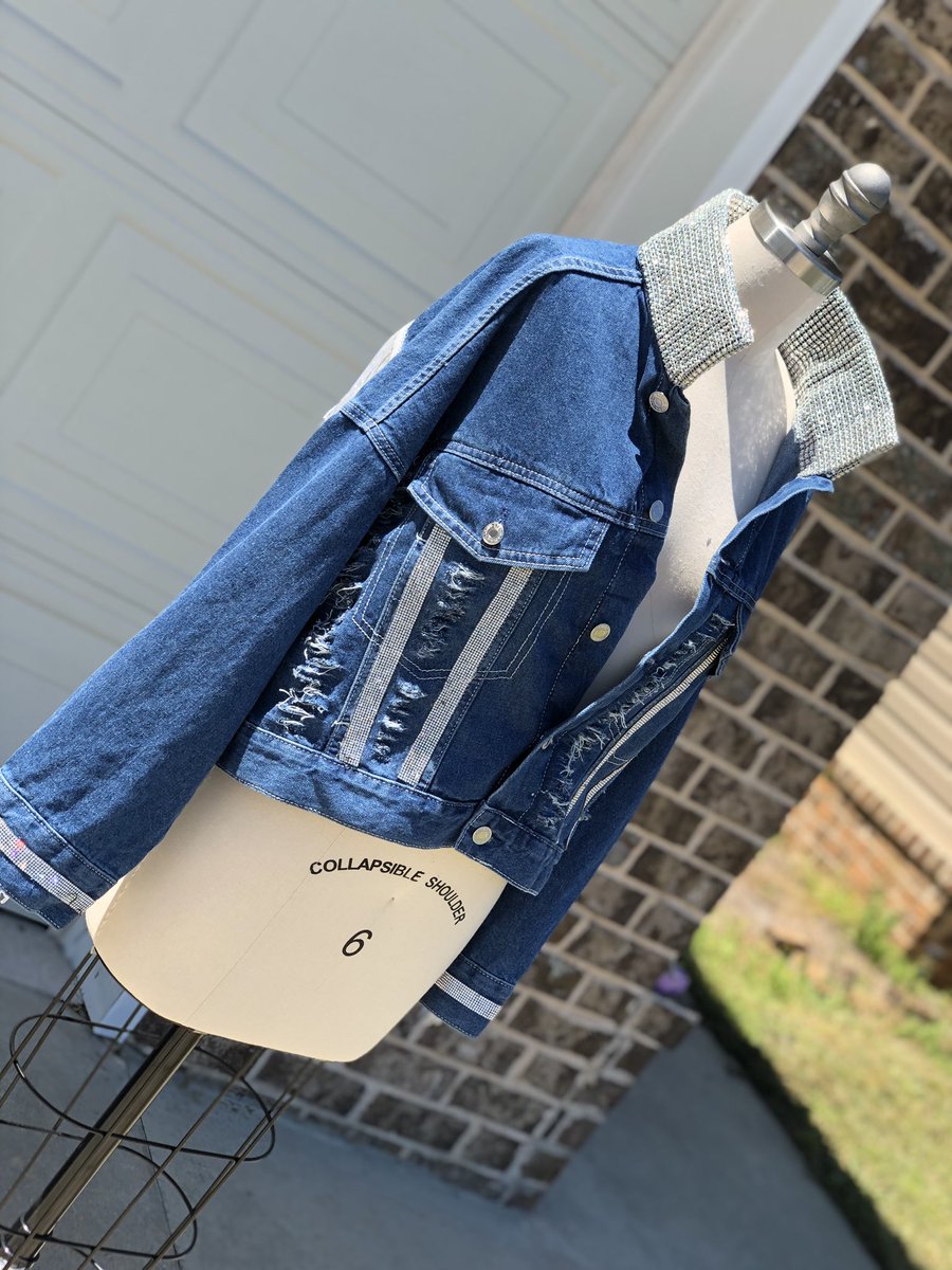 KJaNaeClothing's tweet photo. I don’t get as much love on twitter but I’m still gonna post💎 fringes & crystals #dmvdesigner #atldesigner #custommade #customized #denim #sexy #blackownedbusiness https://t.co/gsZcvj2TTL