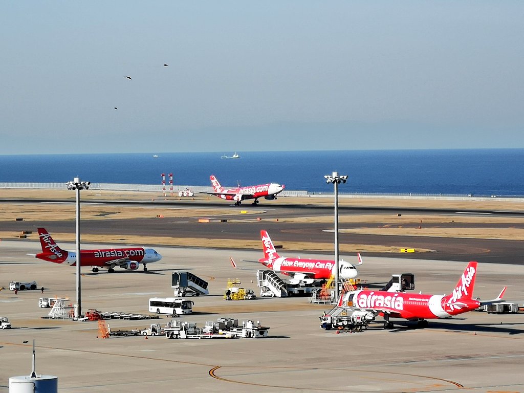 中部国際空港セントレア タイ エアアジアxのエアバスa330がセントレアに到着です セントレアベースのエアアジアジャパン Airasia Jpn がお出迎えです T Co Ub8klypuqx Twitter