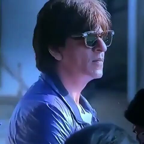 srknurcan's tweet photo. @iamsrk #ShahRukhKhan #KorboLorboJeetbo 
#KKRHaiTaiyaar KİNG KHAN SO CHARISMA..💜 https://t.co/u9S1kVuwzn