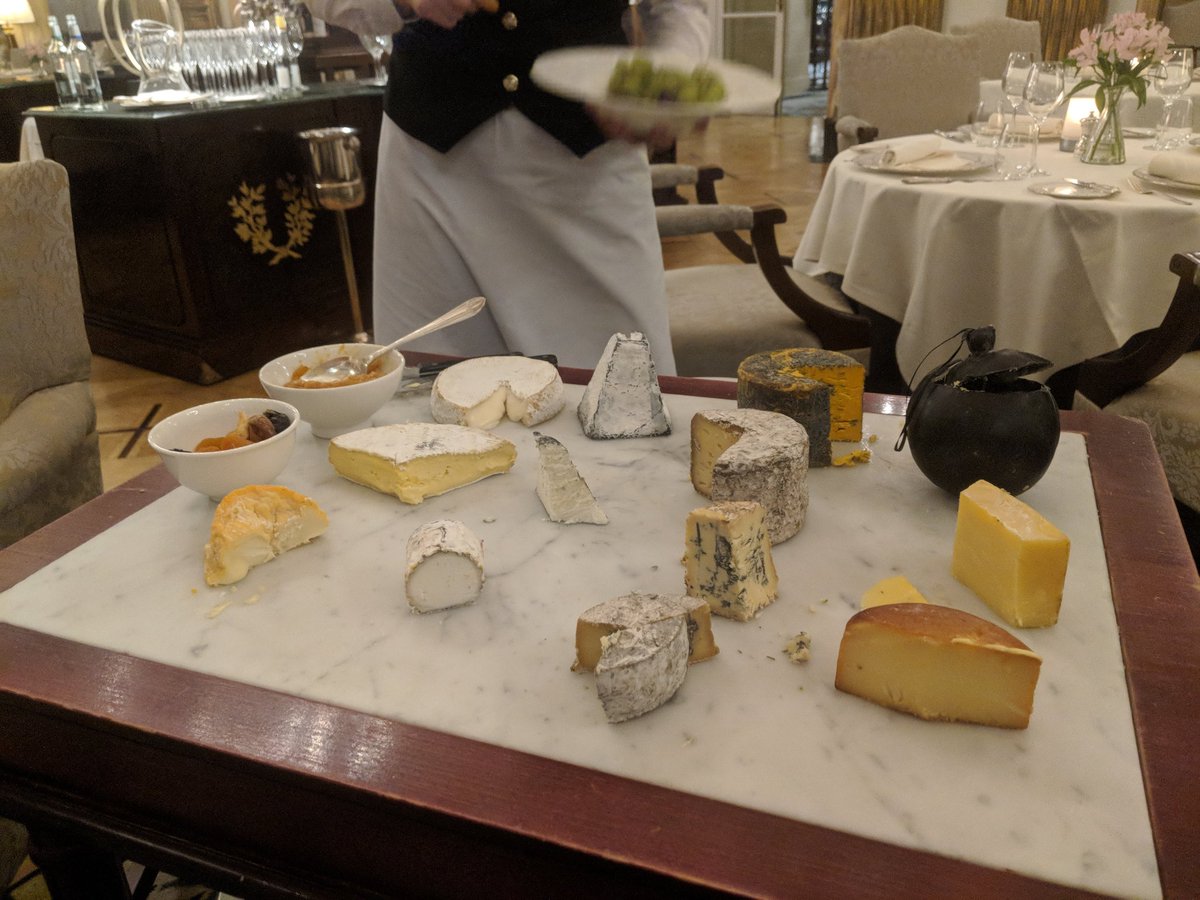 cheese_palette's tweet photo. Dessert at the Royal Automobile Club in London https://t.co/ymj9PySM6o