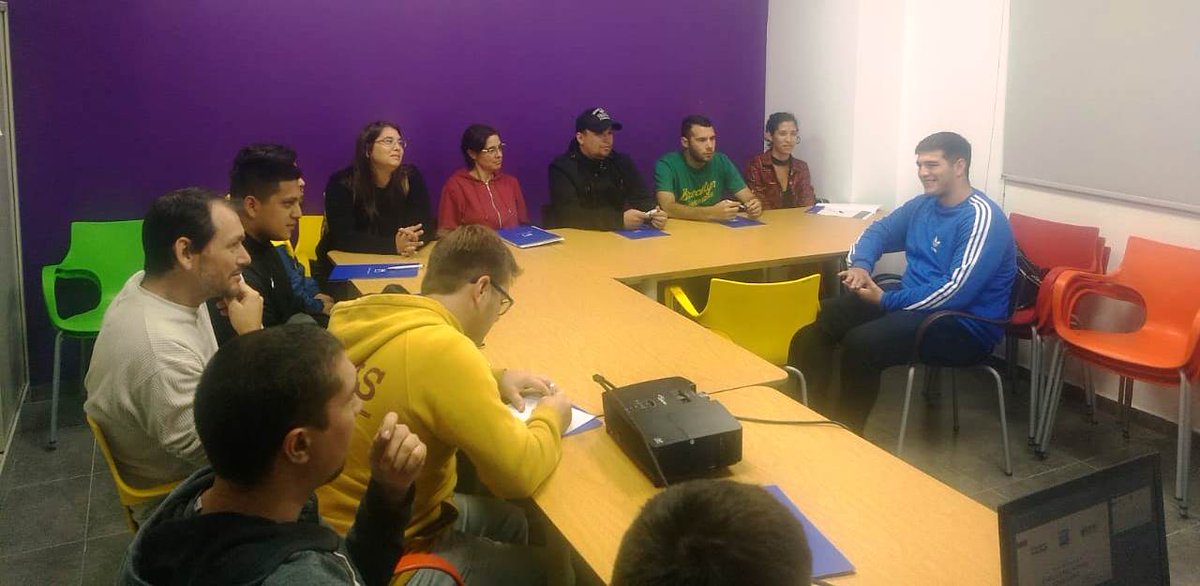 EDENSAcomunica's tweet photo. ¡15 alumnos de #Campana ya empezaron a prepararse en el Curso de Electricidad Domiciliaria! #ProgramaDeOficiosEDEN #MásEducación https://t.co/o35uYASTwq