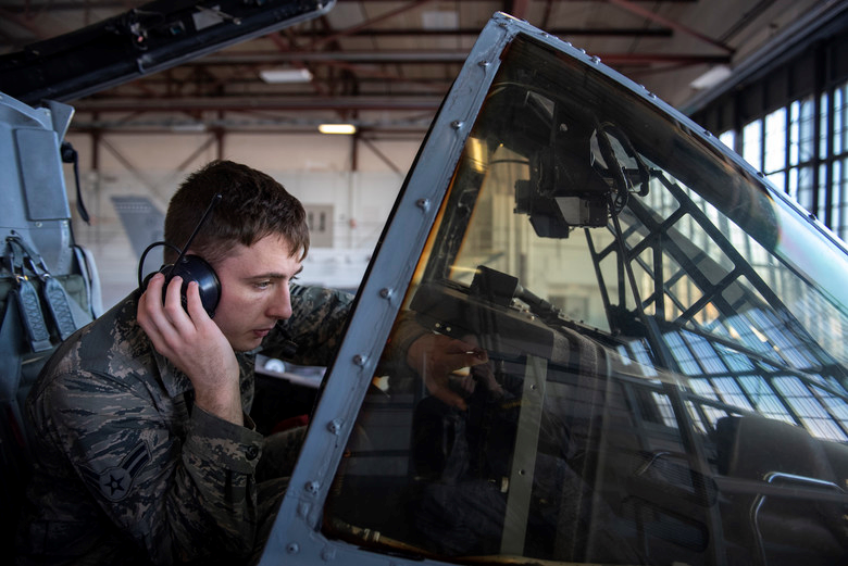 AETCommand's tweet photo. #TechTrainingLife - Airman 1st Class Dylan Meyers, 365th TRS A-10 avionics systems apprentice course student, conducts a chaff & flare dispenser operational check at @SheppardAFB, April 10, 2019. 📸 A1C Pedro Tenorio, 82 TRW #Mach21Airman https://t.co/xXVEZvqznQ