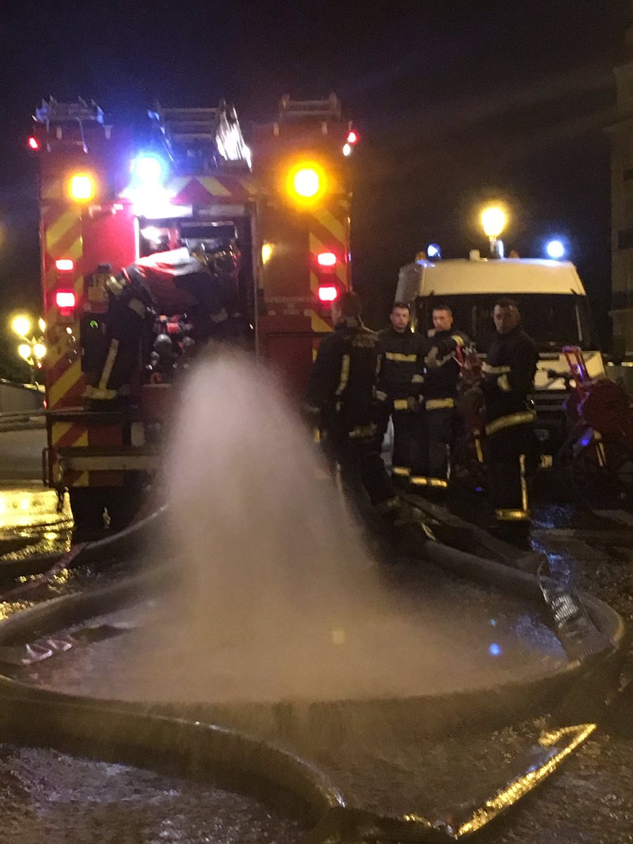 La signora di Parigi e’ ferita ma c’è e non e’ crollata Tornerà nei nostri sguardi con una storia ancora più bella: quella di chi e’ sopravvissuta #Paris #NOTRE_DAME <a href="/LAMCJ/">Andrea Lombardi</a> <a href="/ilnikkio/">nicola favini</a> <a href="/gfavin/">Giuliano Favini</a> <a href="/Petuscia/">Laura Bartolini</a> <a href="/Logotel/">Logotel</a>