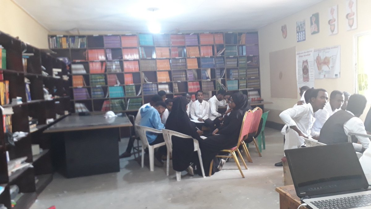 fatimakaluun's tweet photo. I am happy to stand in front with young students and share my experiences with them and discuss together the importance of reading
#studentsNeedourAttention #Hiilardeyworkshop @hiilarday @Emanahmet6 #highschoolsupport https://t.co/pUqoPve5bo