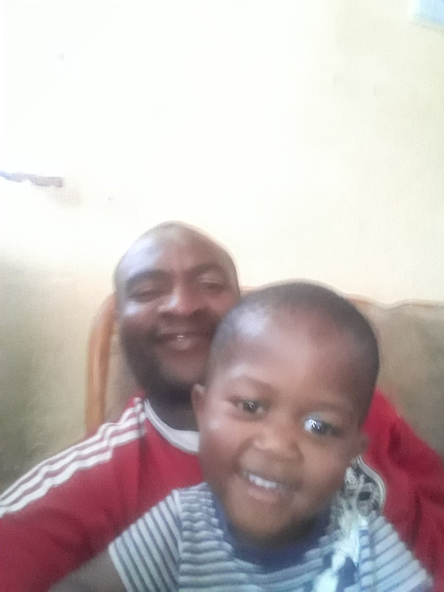 siphothanduxolo's tweet photo. Kungasemnandzi nentwana yami sibukela screen. https://t.co/5MtWuc5Xj3