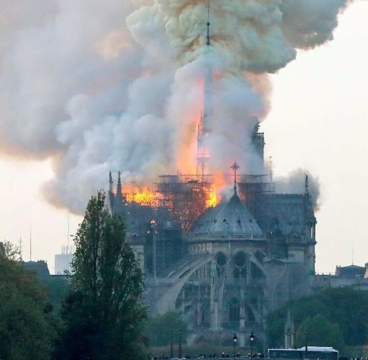 masoneriaglobal's tweet photo. Nous regrettons profondément l'incendie qui s'est produit dans la cathédrale historique Notre-Dame. Notre solidarité et notre amour fraternel avec le peuple bien-aimé de #France. @EmmanuelMacron #Masoneria https://t.co/im1w8yRBDT
