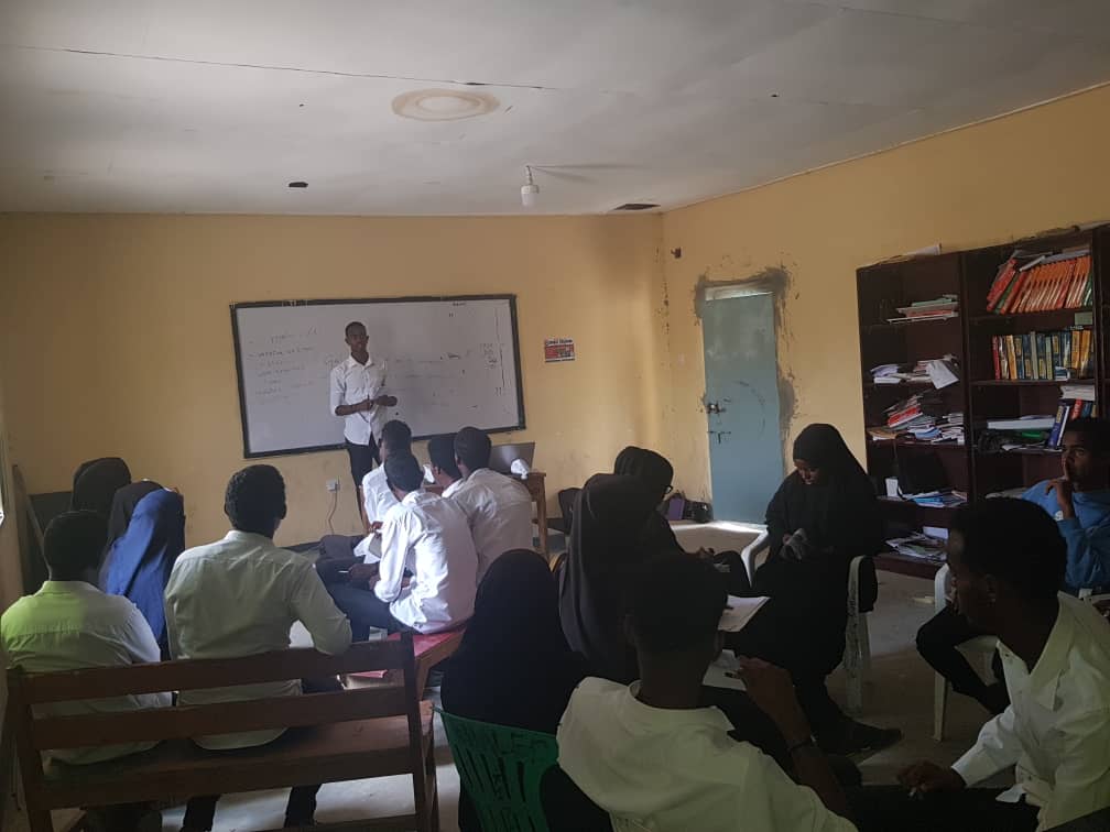 fatimakaluun's tweet photo. Quality education and promote lifelong for young secondary students is @hiilarday's target #hiilardeyworkshop #StudentsNeedOurAttention @ConnectSDGs @SDGSomaliland @SchoolForSDG4 @SDG4Youth https://t.co/tUEYTxbTGD