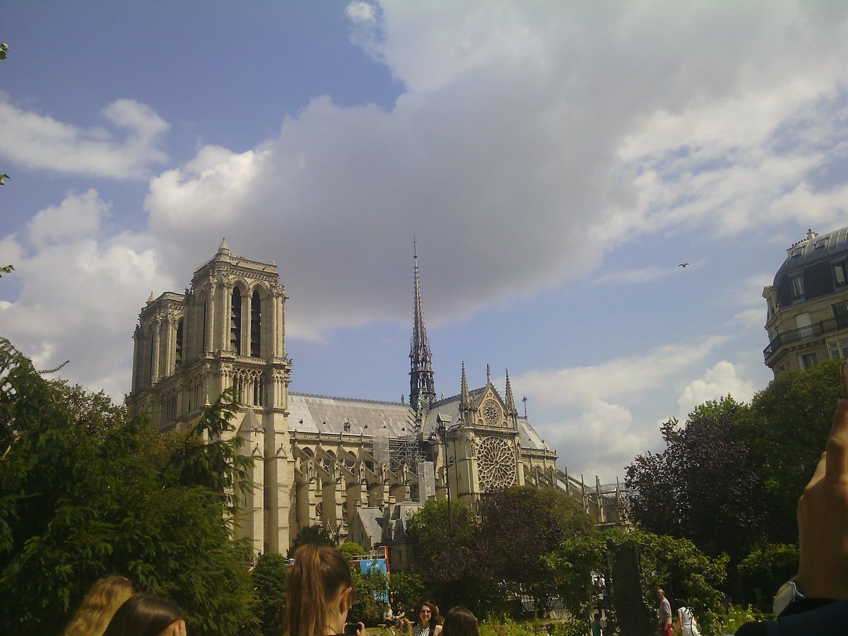 meruostun's tweet photo. #NotreDame мне повезло увидеть эту красоту https://t.co/9SMJi3fapH