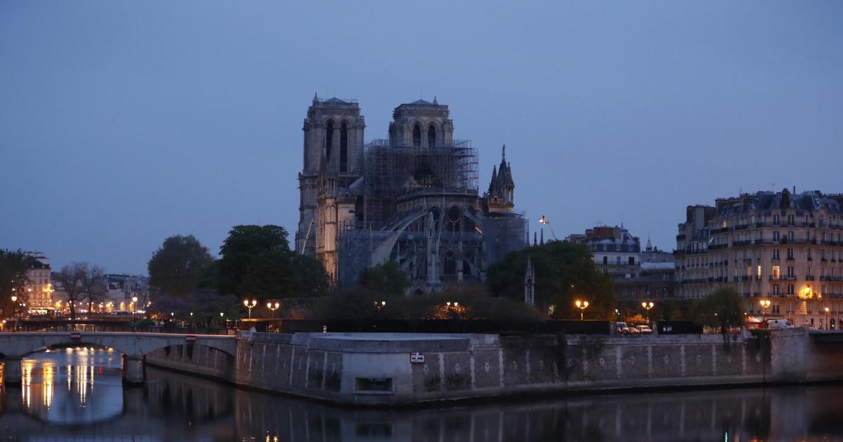 TheTimesofMalta's tweet photo. First pictures - Surprise as most of Notre Dame structure survives huge fire https://t.co/gLQCecPVBT https://t.co/x1v3rIK1fy