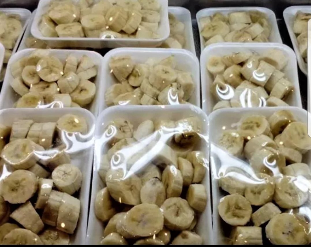 No it's not April Fool this is not how you should sell bananas. Nature already has thought of that!! #PlasticPollution #saynotosingleuseplastic