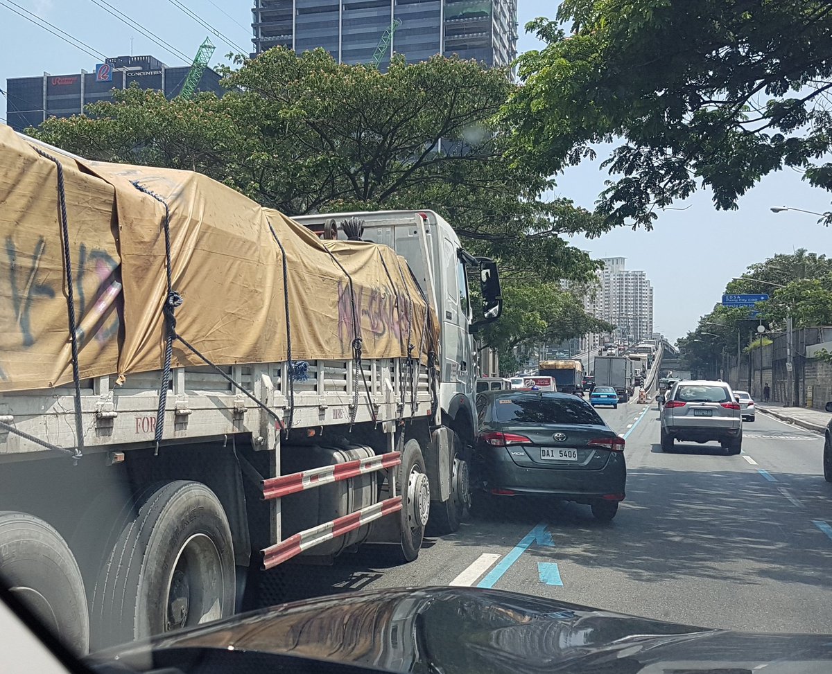 kinneshi's tweet photo. Buti nga sayo vios ka! https://t.co/0s32PFpR8f