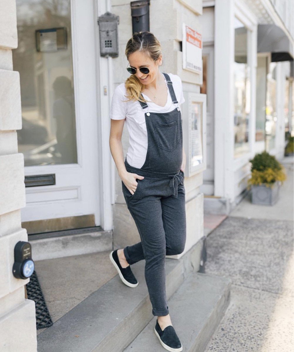 Walking right into Monday in comfort and style. Style courtesy of @letsbemomfriends. Shop her look: hubs.ly/H0hqr0N0 #lotd