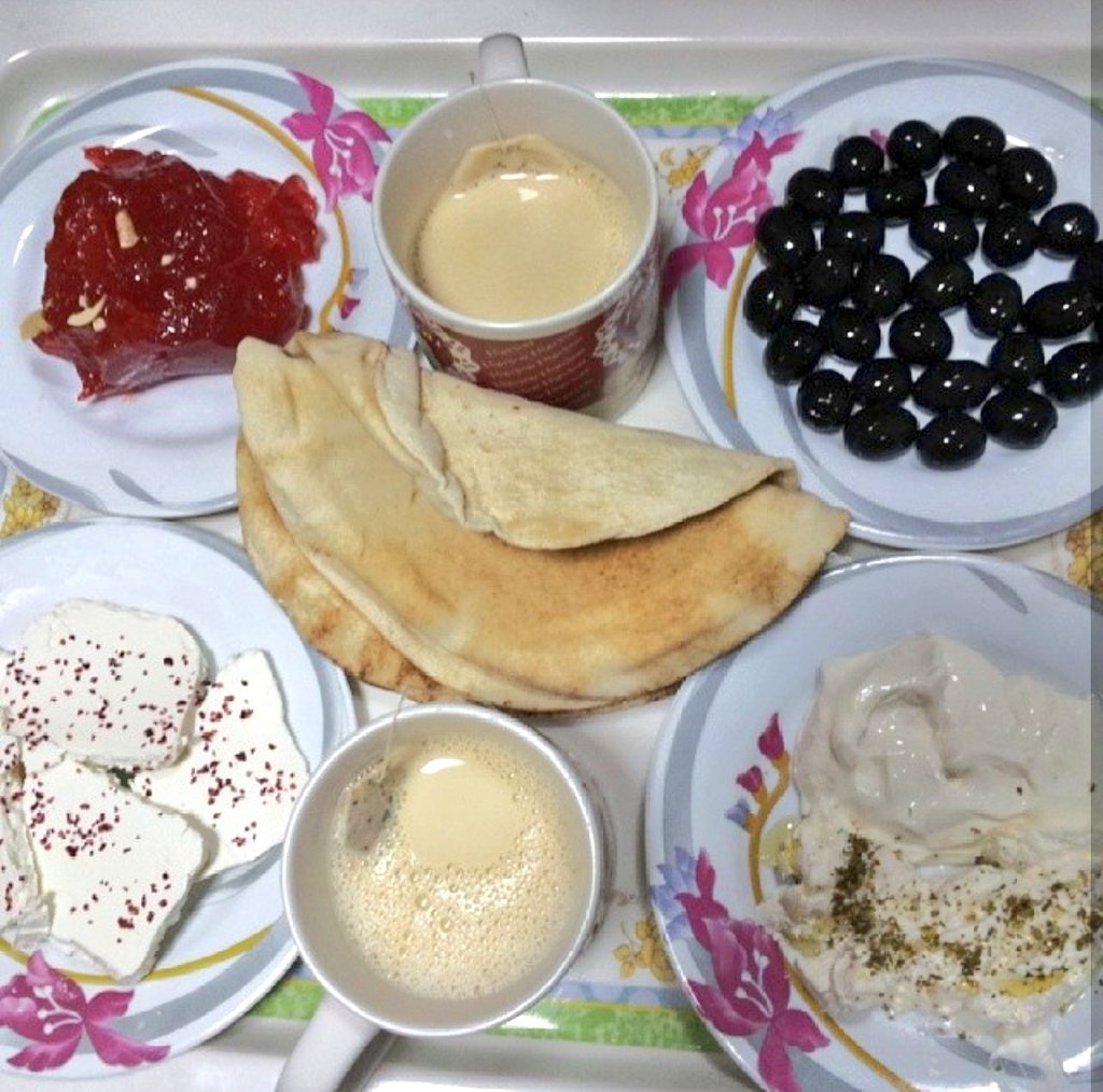 صحيت اخر الليل انا واختي وكالعاده ما بقولنا عشاء😓
لكني نشميه وتصرفت😁

باك تويتر
#نجران_اليوم #نجران #نجران_الانᅠ