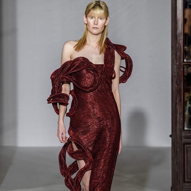hauturely's tweet photo. Patuna Haute Couture SS19
@patuna_official @mephistophelesproductions #patuna #ss19 #hcfw #mephistophelesproductions #hauturely https://t.co/1ivgcOlobJ https://t.co/pXrOtVbXQW