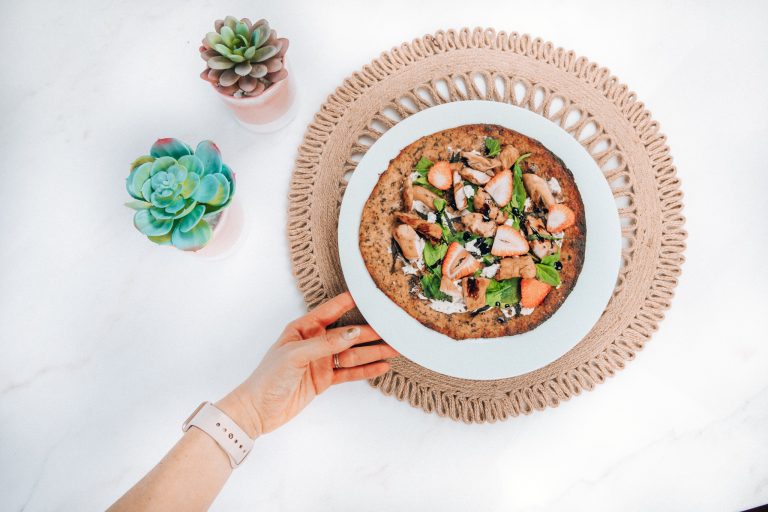 lovesweatandfit's tweet image. Can't decide what to make for dinner? #TeamLSF has got you covered with this DELICIOUS (+ v healthy) Strawberry Spinach Flatbread!

lovesweatfitness.com/spinach-strawb…