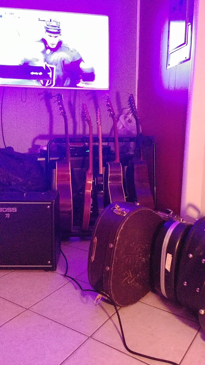 MarkWilliamsMu's tweet photo. Writing new songs this week!

#takamine #bosskatana100 #lespaul #fenderguitar #writing songs #canadianartist https://t.co/vrLNNXtLga