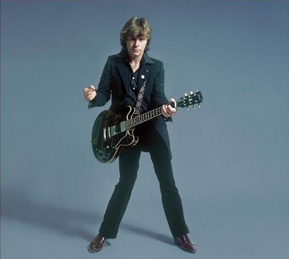 Happy 75th Birthday to guitarist/singer/producer Dave Edmunds, best known in the US as the frontman for Rockpile! 