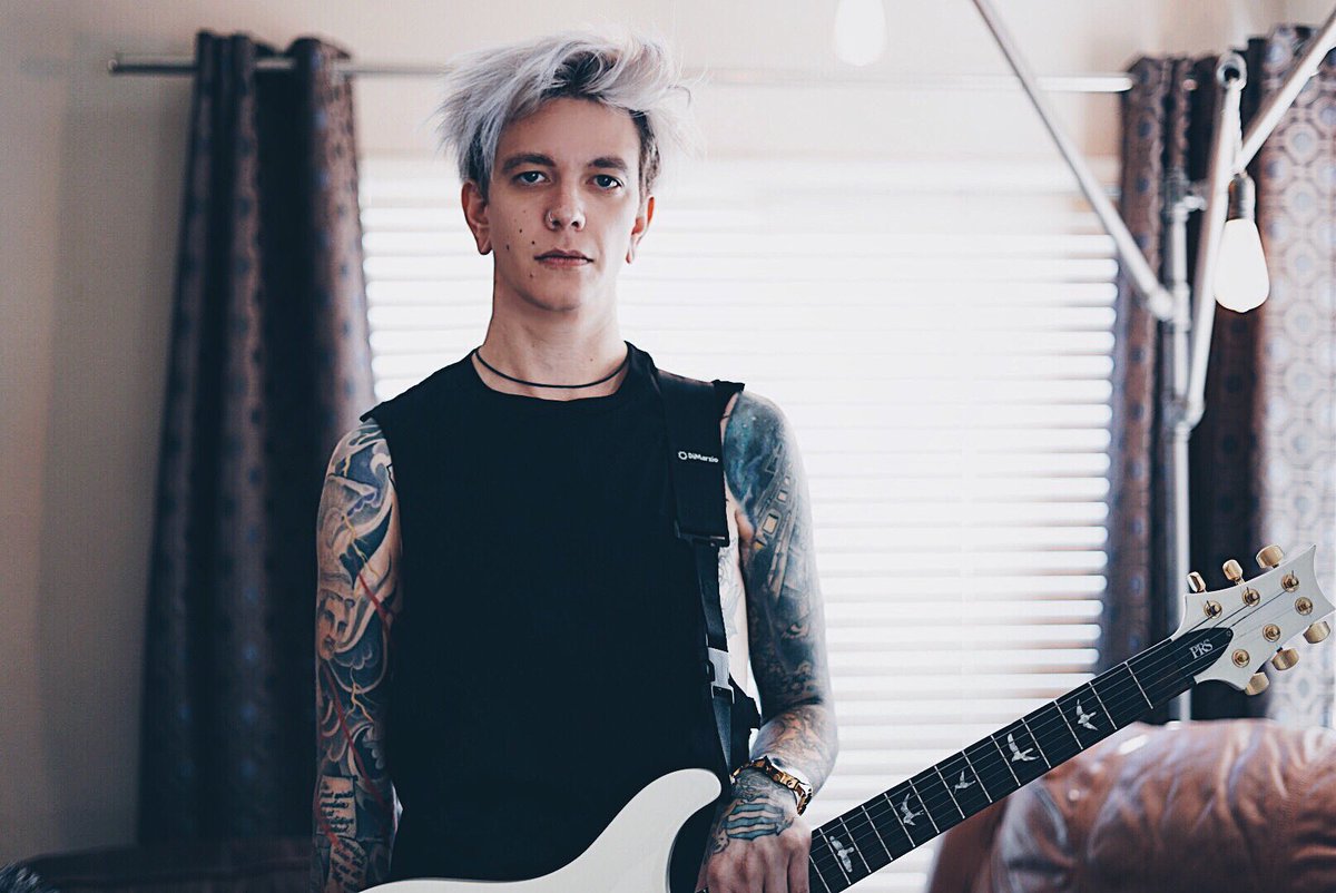 justinismoodyx's tweet photo. Hello I’m Justin and I’ll be one of your mentors for the Spring ‘19 season at Musicians Institute, Hollywood.

Mentors is just mentos without the R. So basically I’m just a fresh minty pirate. Class dismissed. https://t.co/1WV5MErMB7