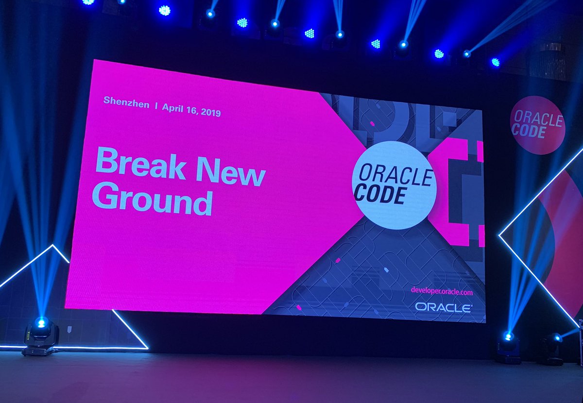 SQLMaria's tweet image. Getting ready to start the keynote at #OracleCode Shenzhen #wishmeluck
