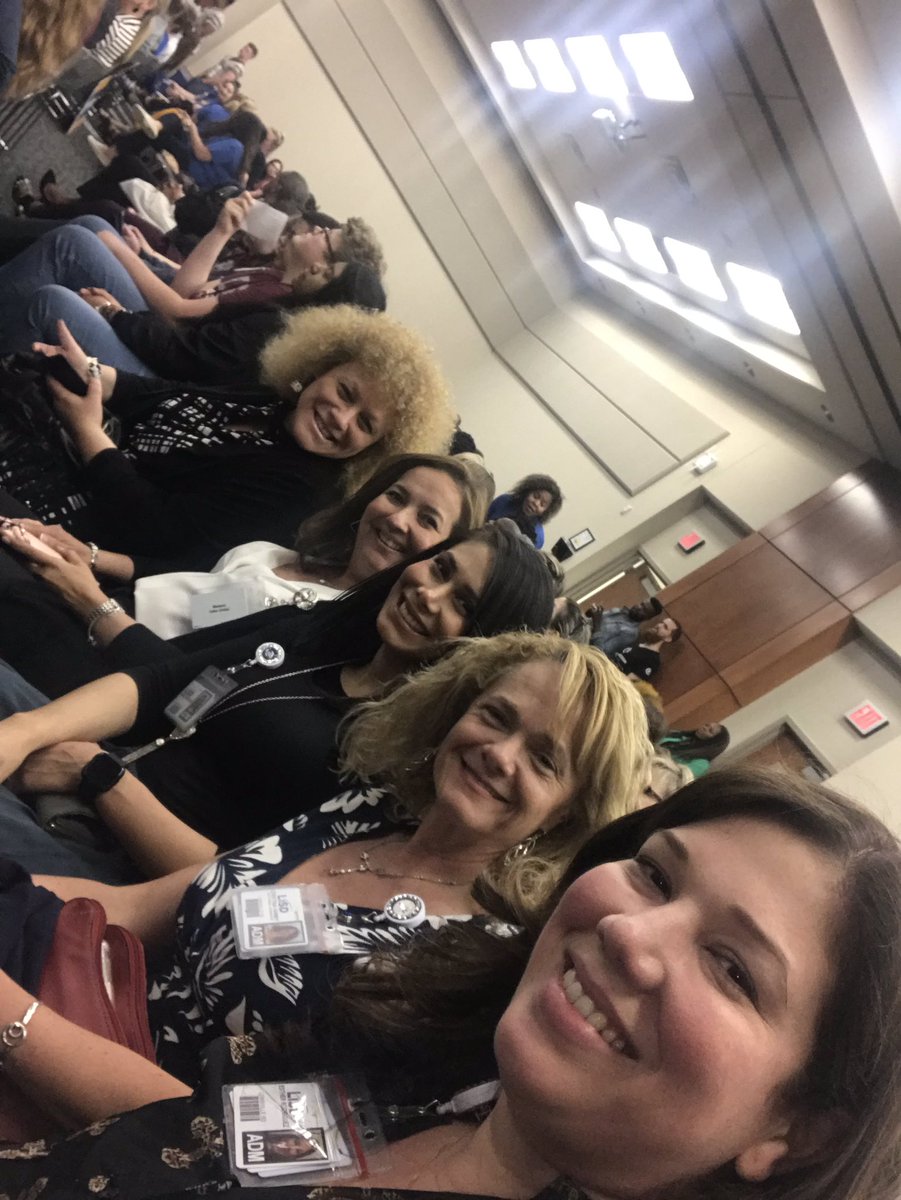 02erod's tweet photo. Exciting evening for the D.L program! Ss from @Camey_ES leading the Pledges Ss from @IndependenceES advocating and  the Principal for @LakelandES being announced. Congratulations @vanesaasbun #LISDBILESL #duallanguage @emontanez07 @krn_watson @changeBcreative https://t.co/WA1xZJZU1M