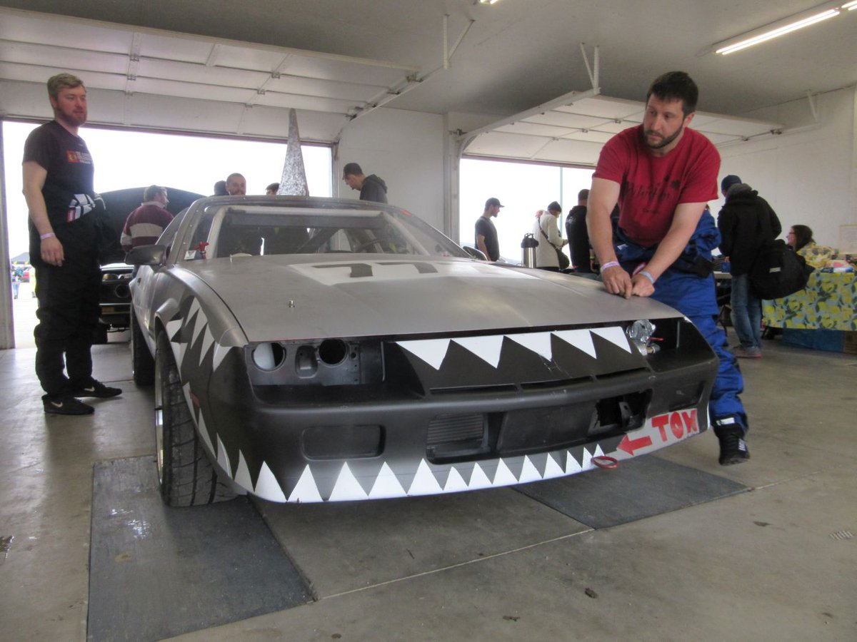 24hoursoflemons's tweet image. When you&apos;re a Mopar guy and the team leaves the Camaro at your house for a weekend...

#HemiOrange #SmallBlockChevy #24HoursOfLemons #Lemons #LemonsWorld #HooptieScenes #RaceCar