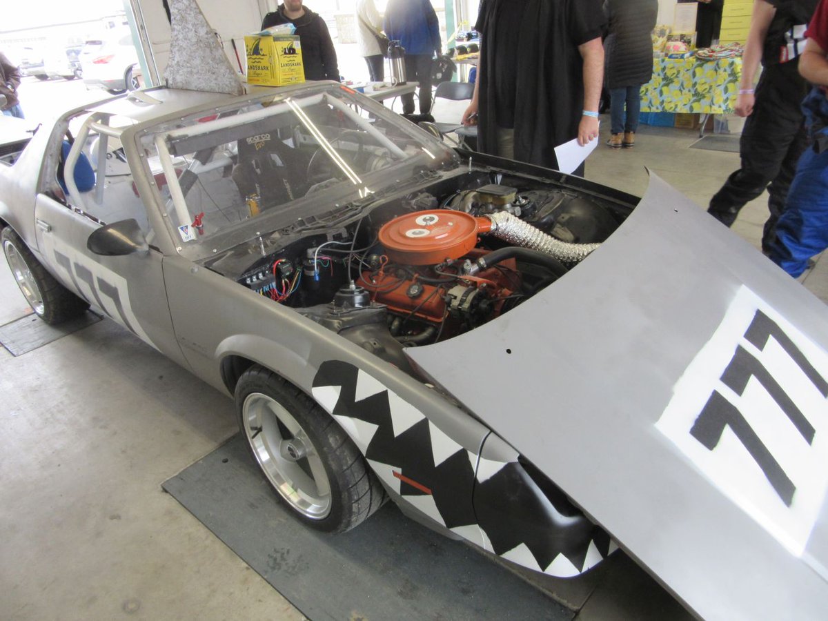 24hoursoflemons's tweet image. When you&apos;re a Mopar guy and the team leaves the Camaro at your house for a weekend...

#HemiOrange #SmallBlockChevy #24HoursOfLemons #Lemons #LemonsWorld #HooptieScenes #RaceCar