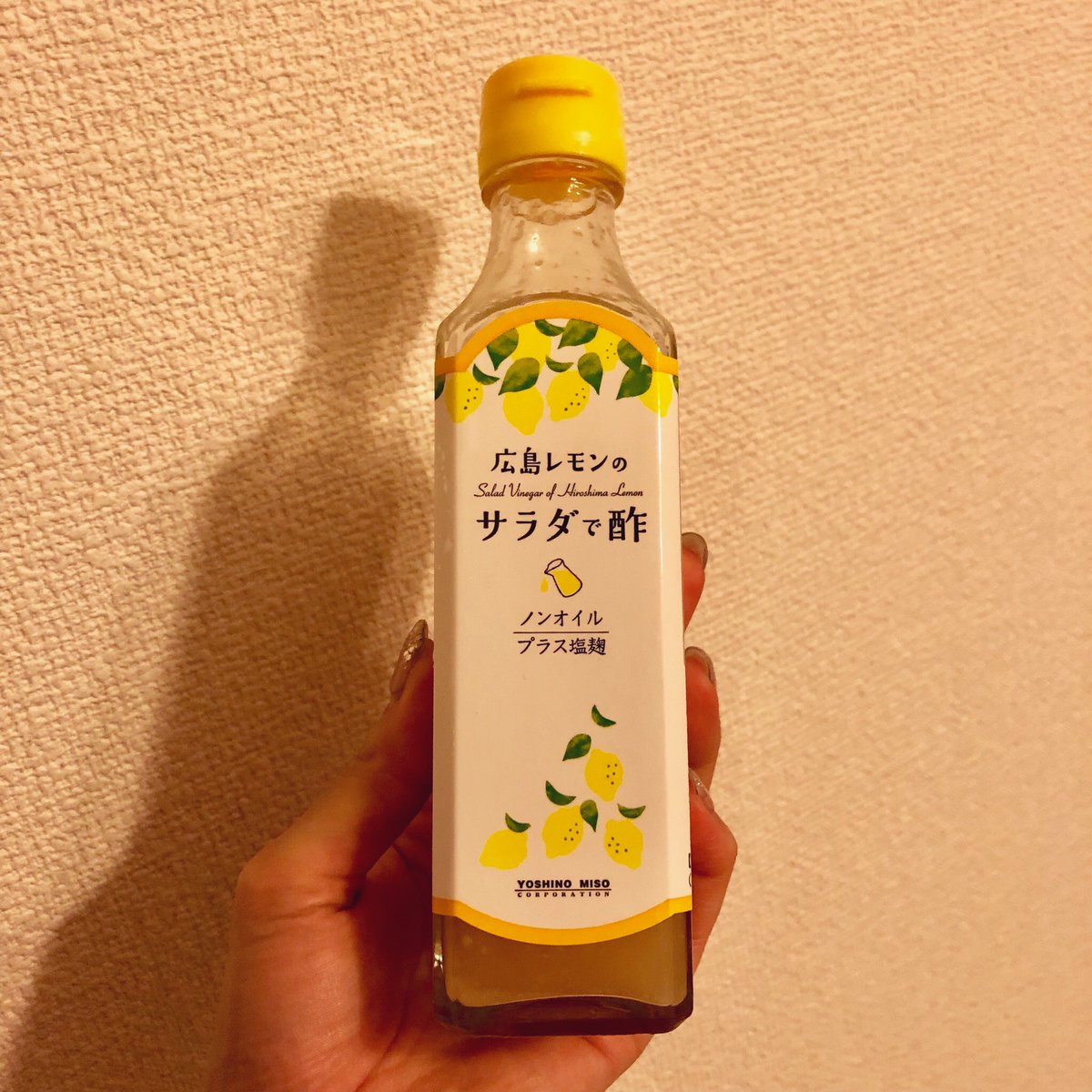 risa328731's tweet photo. おからとおとうふと鶏挽肉のハンバーグ、目分量で作っちゃったのでレシピはまた今度。美味しくできた〜🙌✨
トマトと蕪の葉は、広島レモンのサラダで酢ってドレッシングにクミンを少し入れて混ぜたよ〜🍋 #りさごはん https://t.co/qXSVvvfqX4