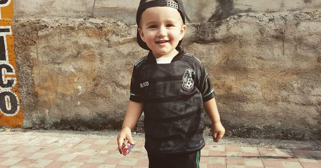 SamTaweets's tweet photo. Just a bit of a street shoot in Jude's Mexico Football kit 🇲🇽⚽
#ReadyToScore #20MonthOldHernandez https://t.co/62LL2TB8b8