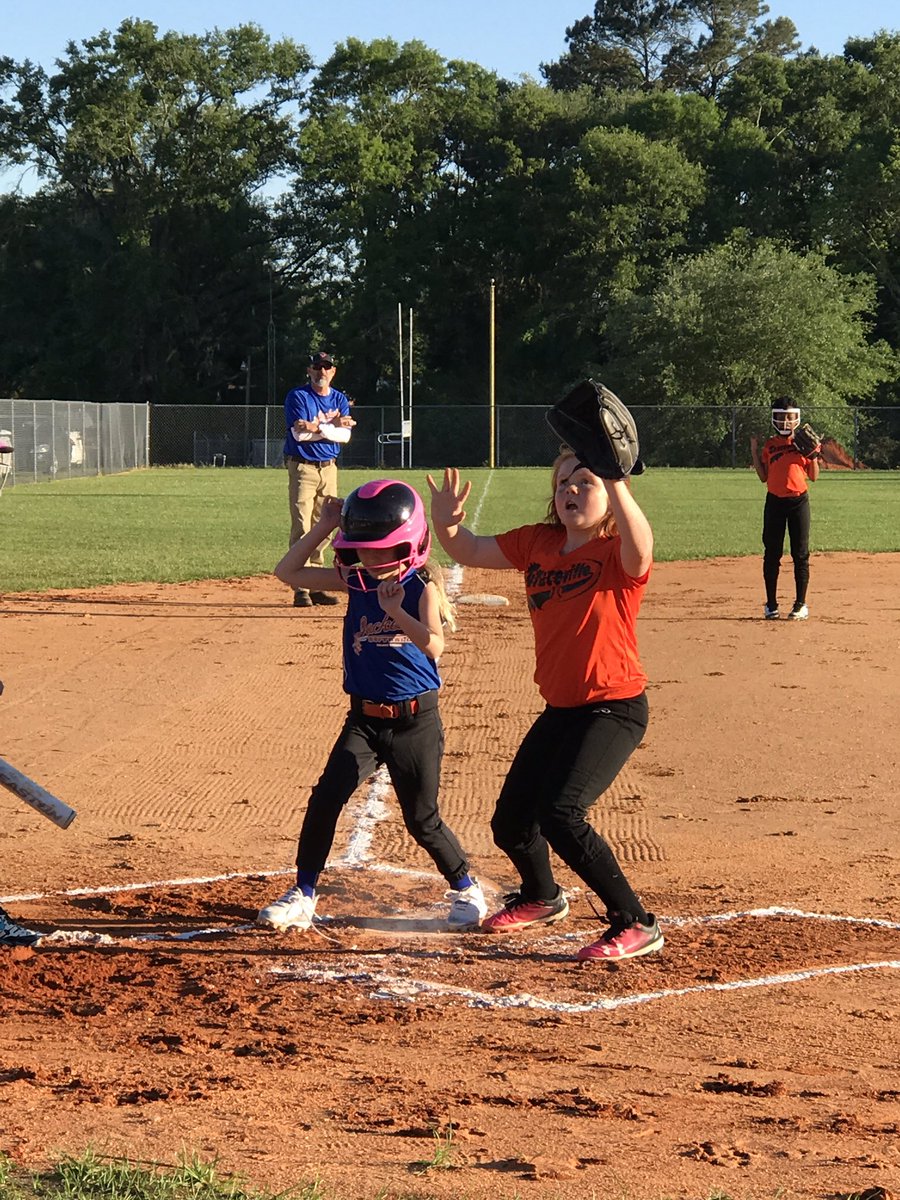marisa_d_clark's tweet photo. Tatum: “my coach told me I bat first because I’m a strong batter. But that really puts a lot of pressure on me ya know? I can handle it though” 🥎
#SoftballThings https://t.co/8EmTLFwkzB