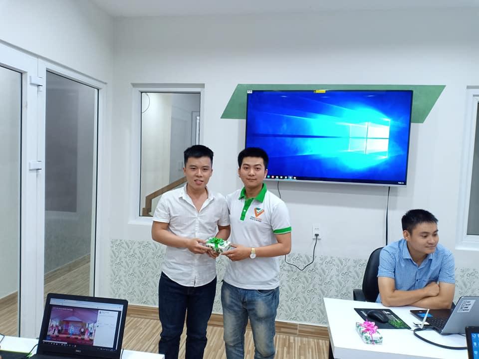 vinaenter_edu's tweet photo. Hai bạn xuất sắc nhất khoá JAVA CORE khoá Lập trình Java 30.
Chúc mừng hai bạn Nguyễn Thị Hà và bạn Nguyễn Thanh Hải. https://t.co/9pvdBpRD1b