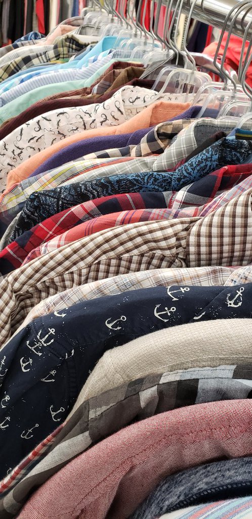 a_cute_angle_'s tweet photo. I found @AmazingPhil's closet
#amazingphil #colorfulshirts https://t.co/HOKCXWNwG8