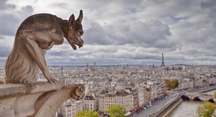 noonin95mz's tweet photo. ตำนานการ์กอย Gargoyle #NotreDame 
ศ.7 ชาวบ้านรูอองส่งหญิงพรหมจรรย์ให้มังกรไฟในถ้ำใกล้ม.แซนทุกปี มังกรโกรธจะพ่นไฟเผาหมู่บ้านเมื่อส่งนักโทษไปแทน นักบวชแซงต์รูมานีย์ฆ่ามังกรแลกกับการสร้างโบสถ์
ชาวบ้านเอามังกรเผาไฟเหลือแค่หัวที่ไม่ไหม้
นักบวชให้เอาไปไว้บนโบสถ์เพื่อขับไล่ความชั่วร้าย https://t.co/bipwzs9q6h