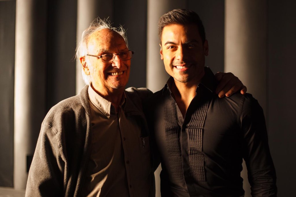 _CarlosRivera's tweet image. El maestro Carlos Saura, que gran honor. Agregó un día más de rodaje para que alcanzara a llegar y hacer mi cameo en su película #ElReyDeTodoElMundo Dónde además junto con mi hermano @alfonsofilm somos compositores y productores de la banda sonora.