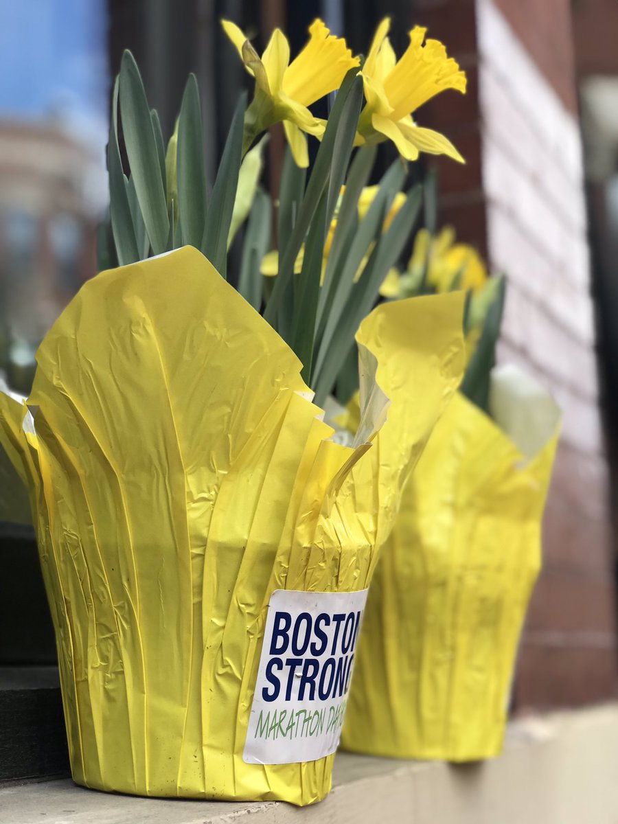 wickedrg's tweet photo. Awesome day cheering on the runners in Boston. #PatriotsDay #MarathonMonday #BostonMarathon #BostonStrong #MondayRunday #MondayMotivaton #26pt2 https://t.co/ikqW3M66bo