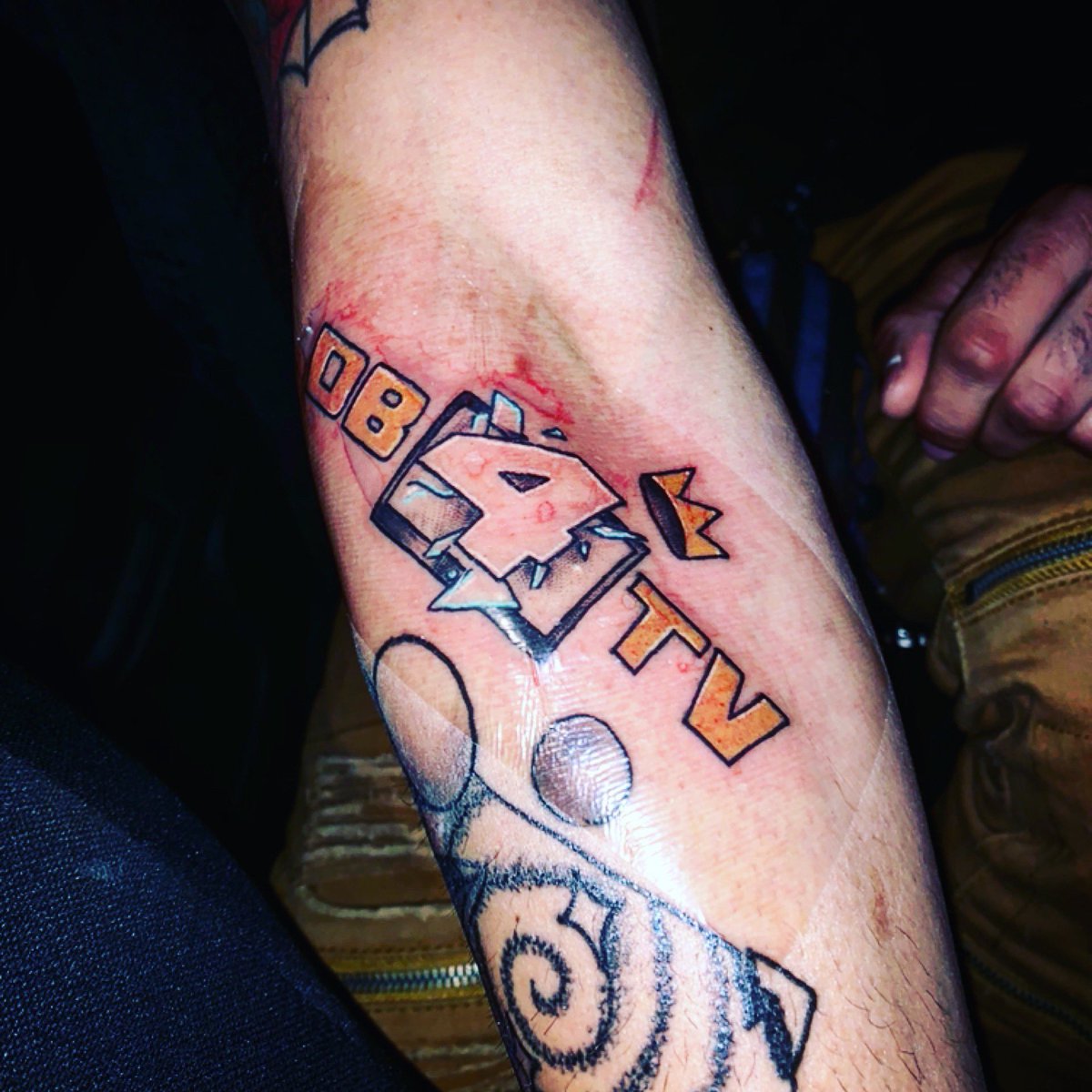 namesnotchris's tweet image. #LLDB #DB4TV